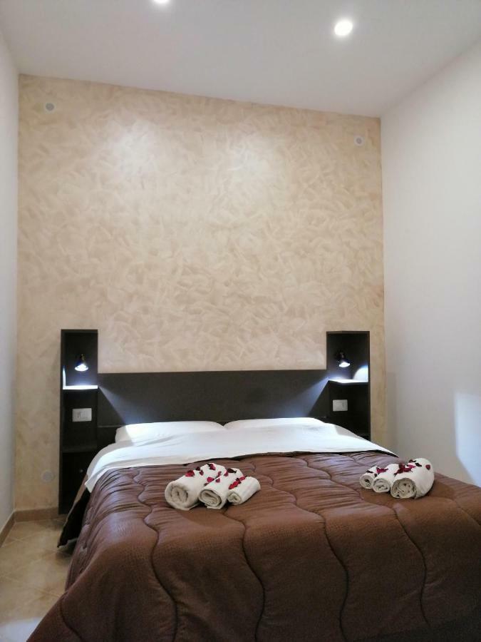 Ad Un Passo Dal Duomo "2" Apartman Nápoly Kültér fotó