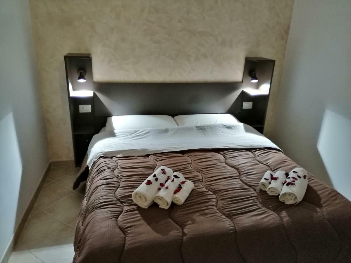 Ad Un Passo Dal Duomo "2" Apartman Nápoly Kültér fotó