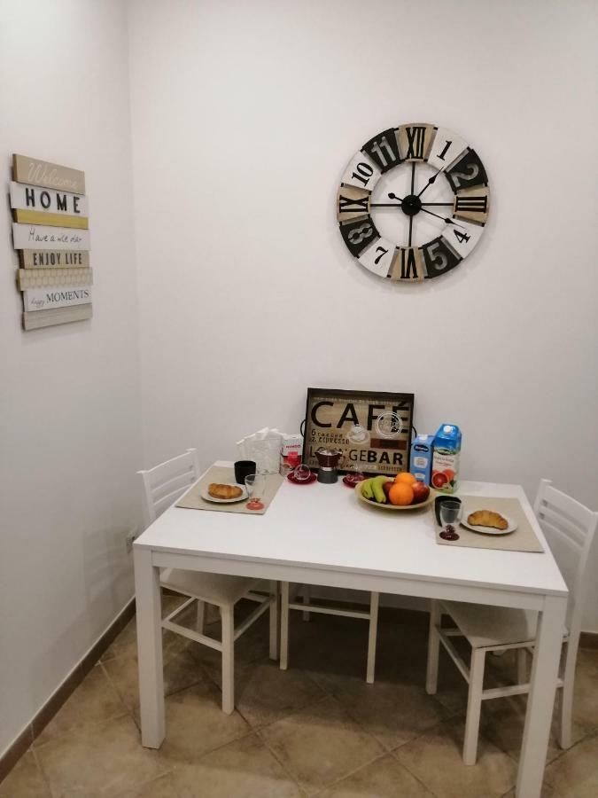 Ad Un Passo Dal Duomo "2" Apartman Nápoly Kültér fotó